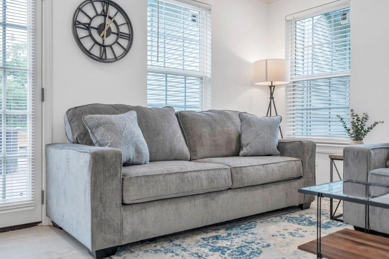 Sleeps 24-spacious Near Fq W Pool *
