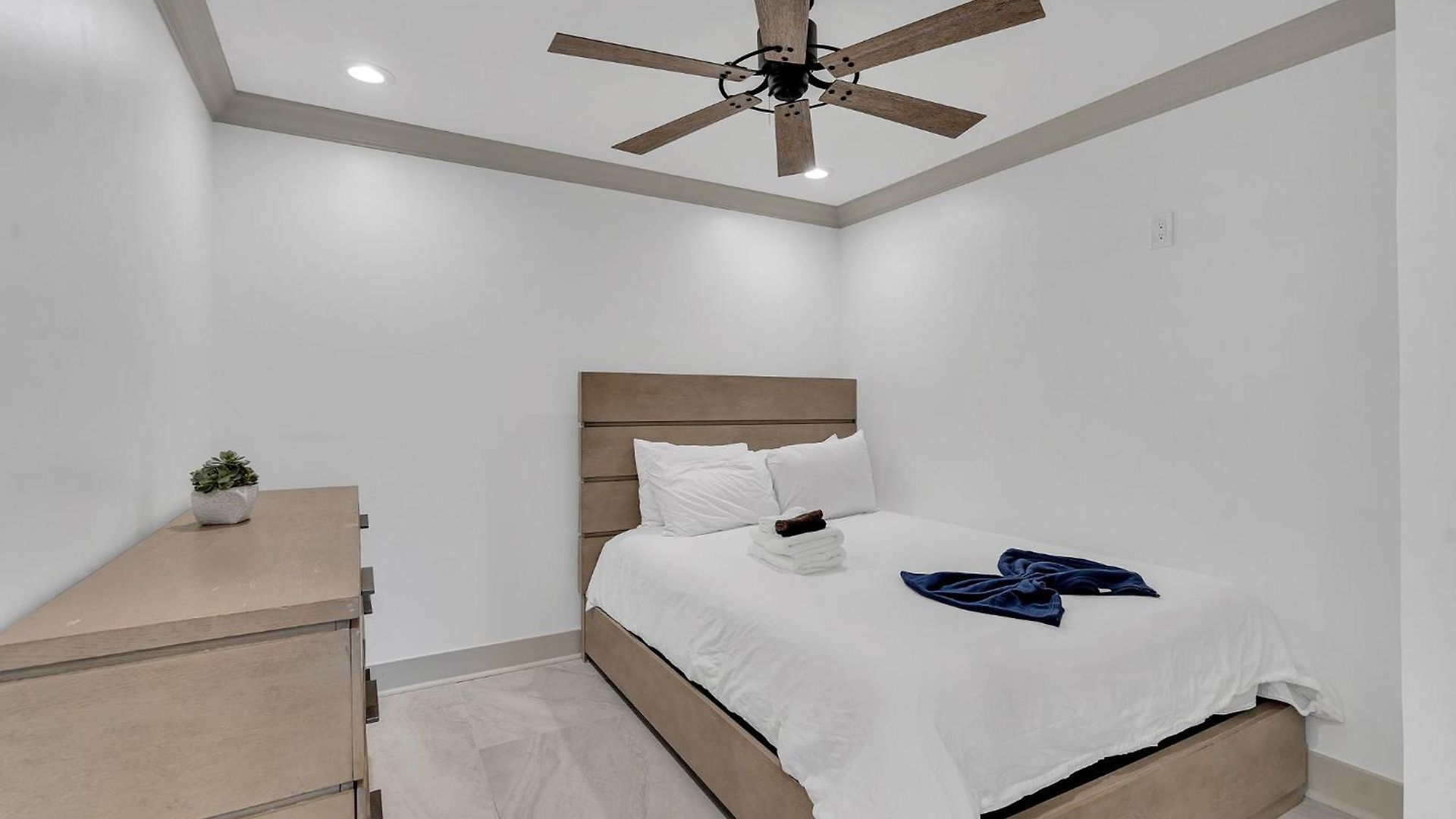 Sleeps 24-spacious Near Fq W Pool Hotel