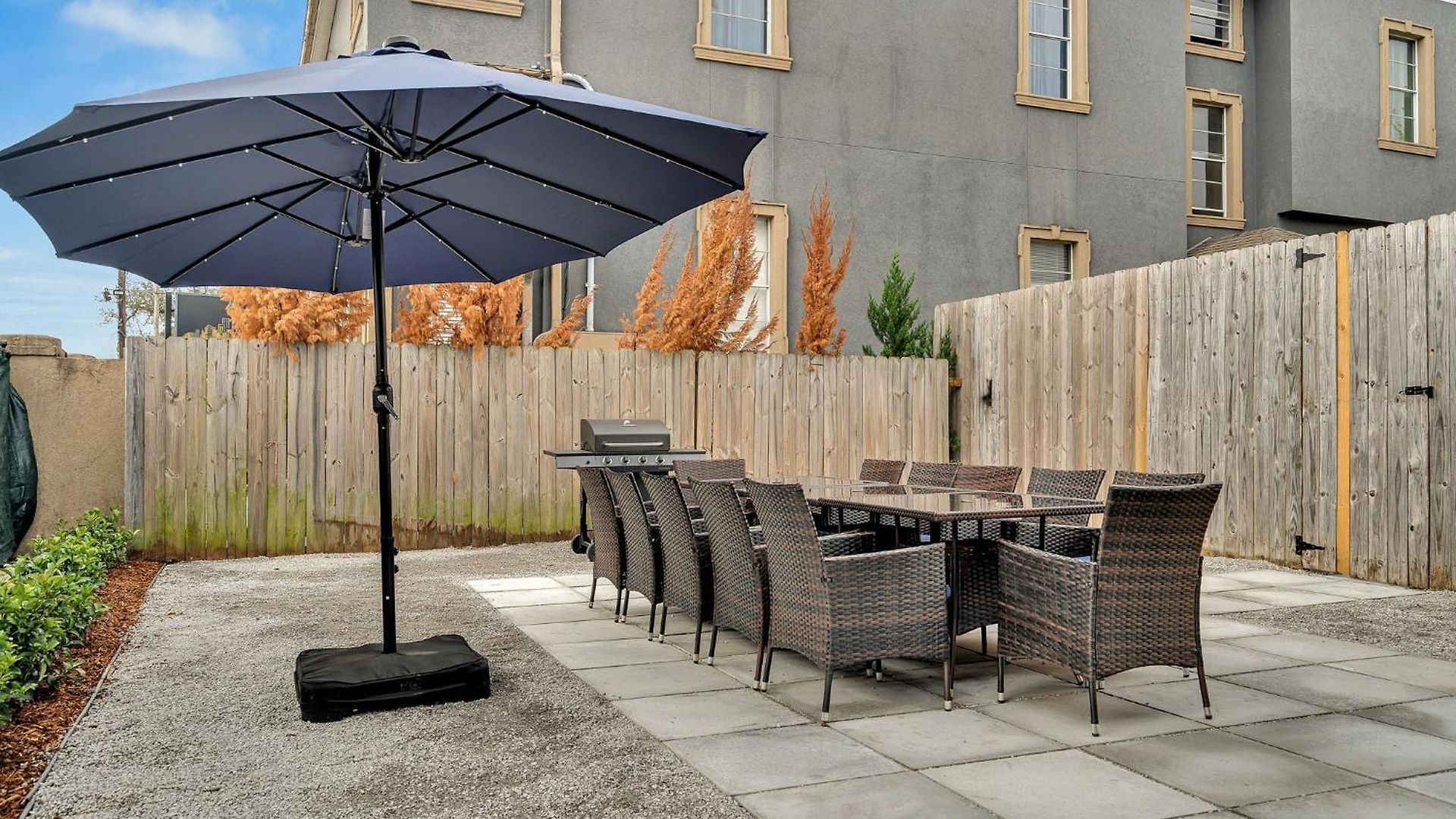 Sleeps 24-spacious Near Fq W Pool Hotel