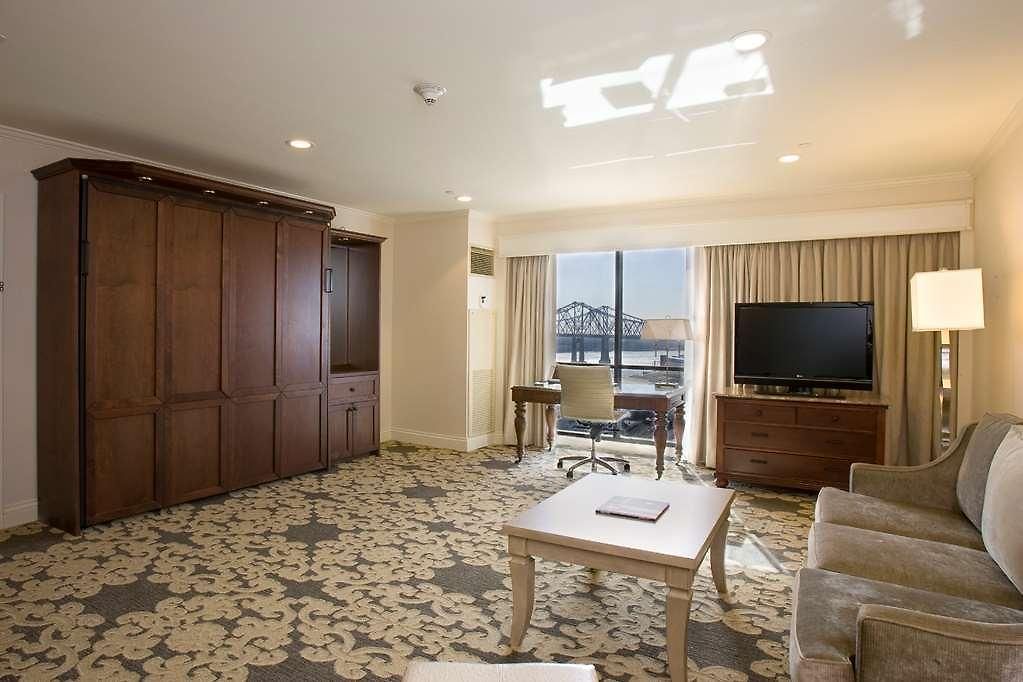Hilton Riverside 4*
