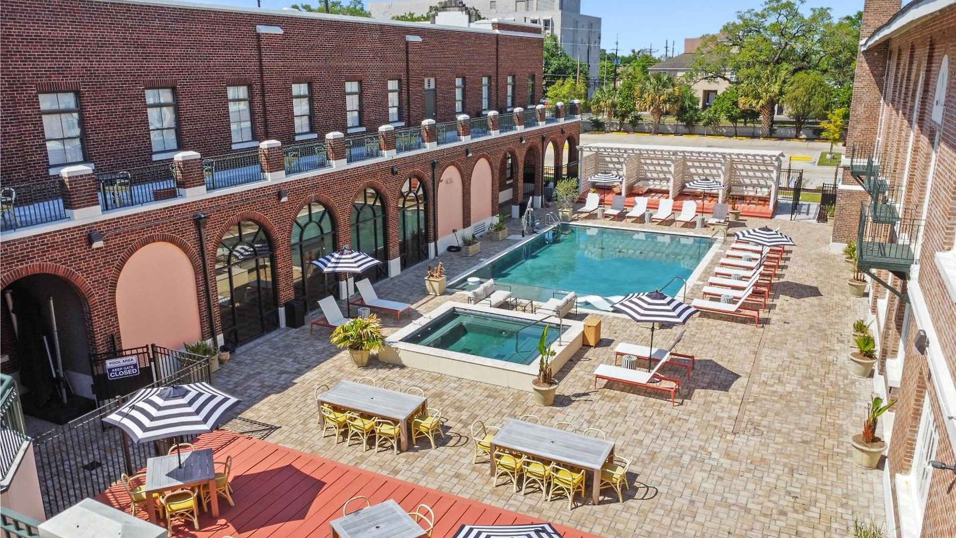 Bywater Aparthotel 3*