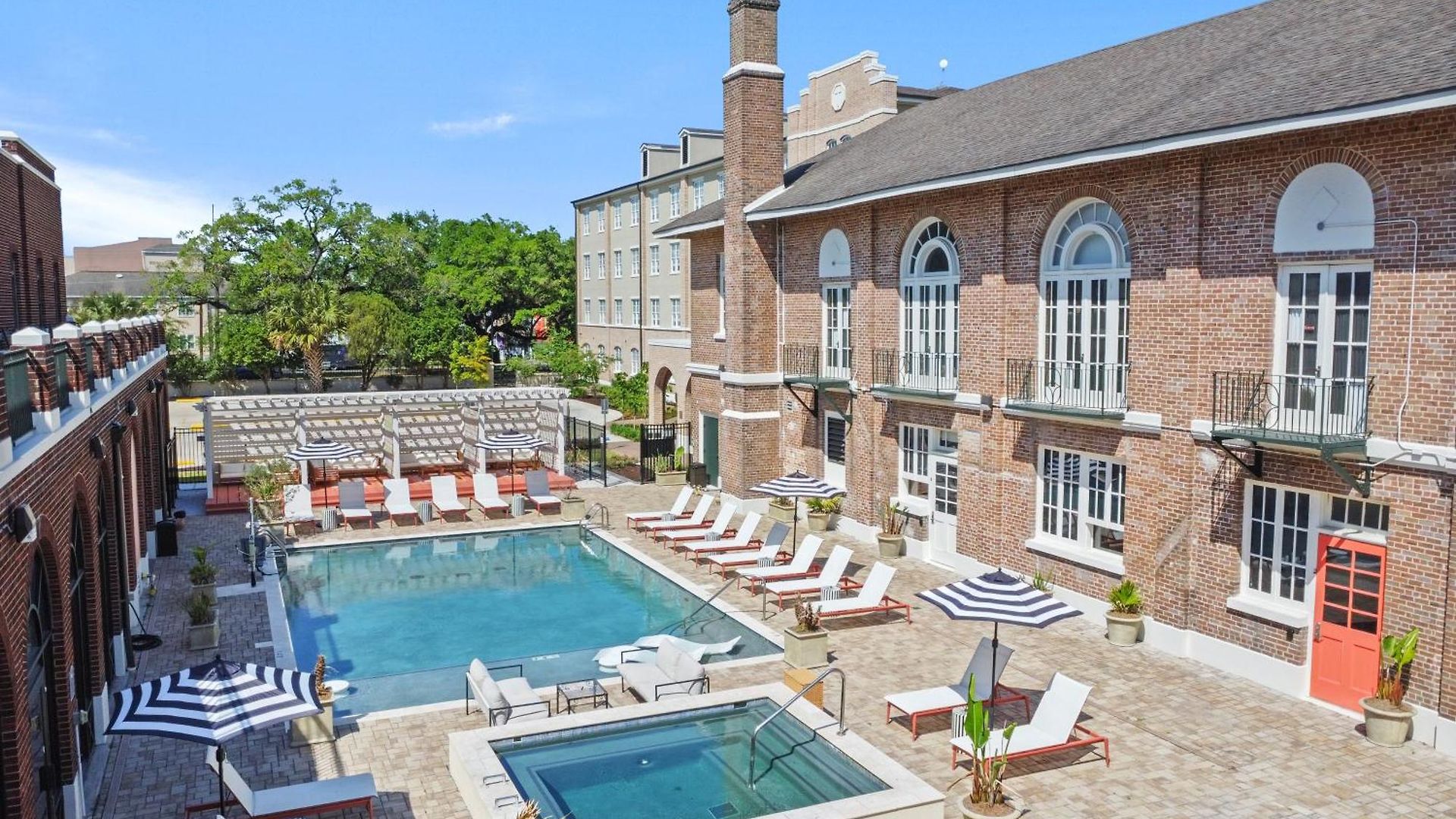 Bywater Aparthotel 3*