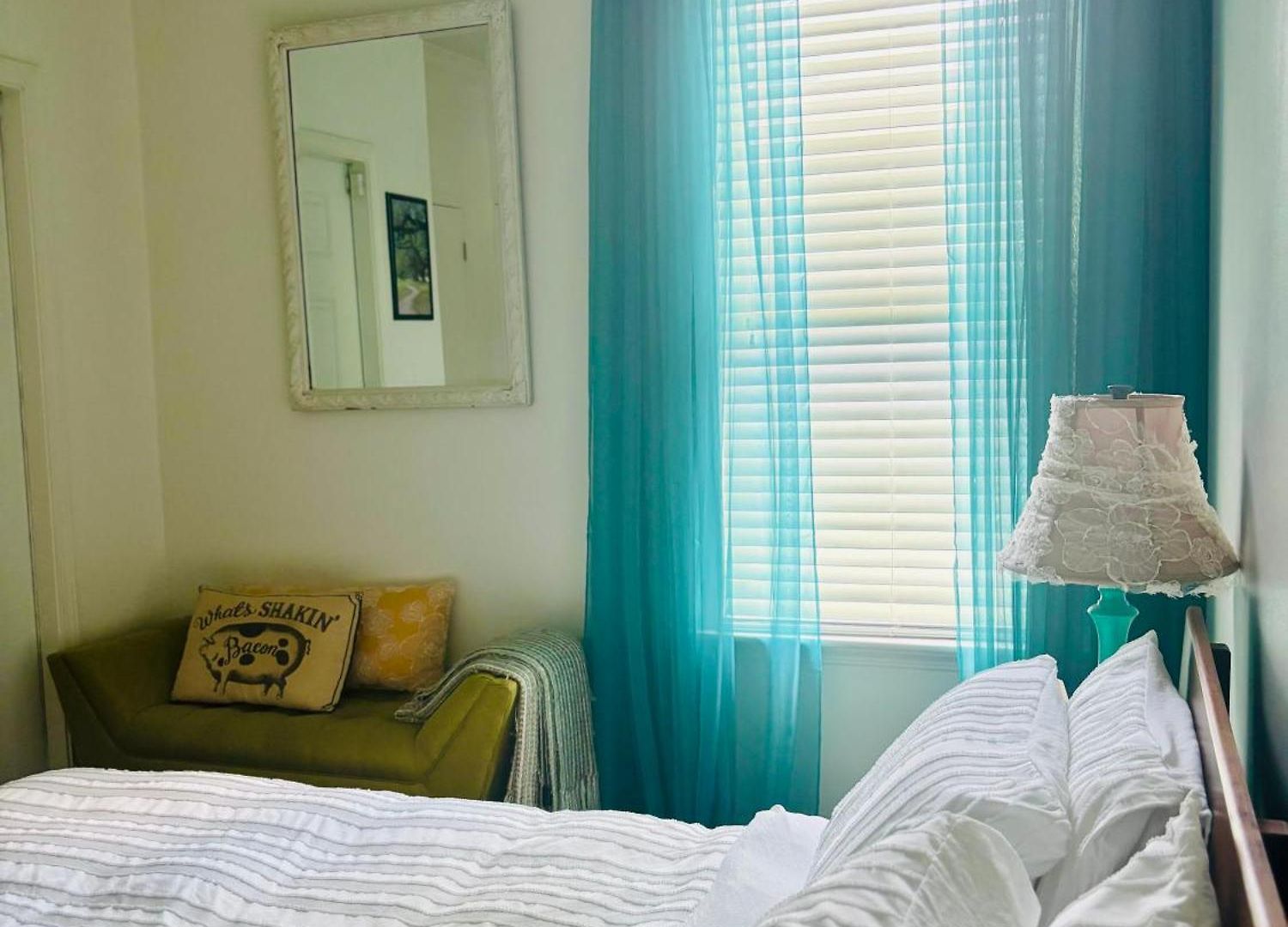 Charming Creole Near French Quarter Apartment