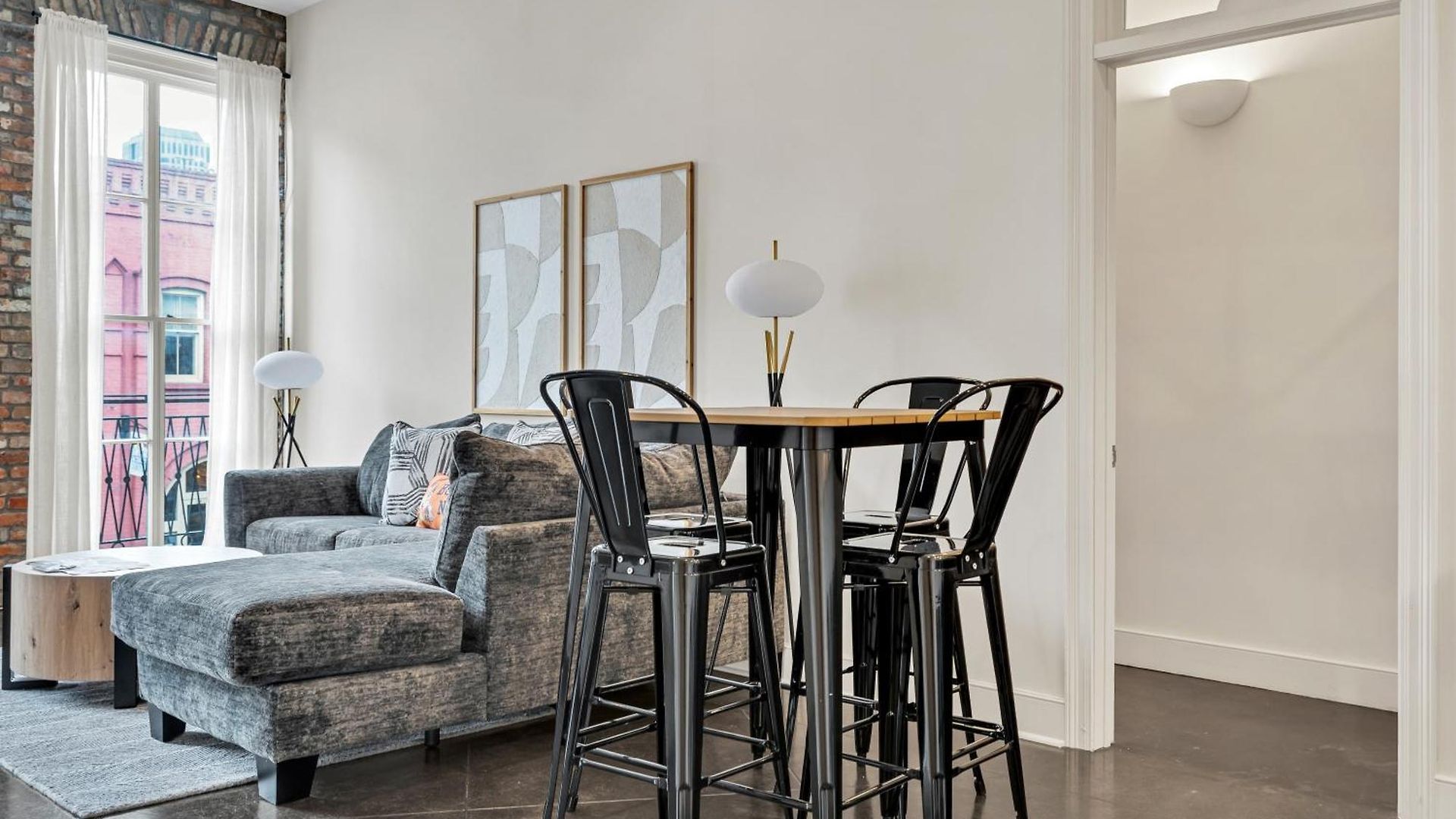 Brick & Beam Retreat Near Nola Attractions Apartment