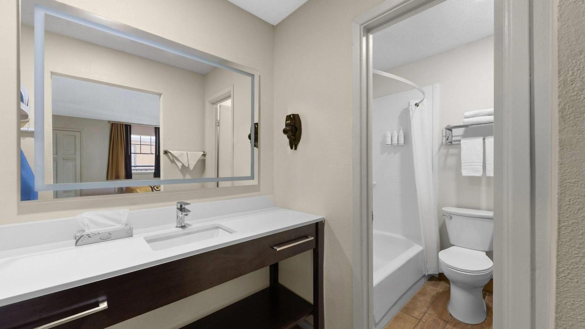 Super 8 By Wyndham New Orleans