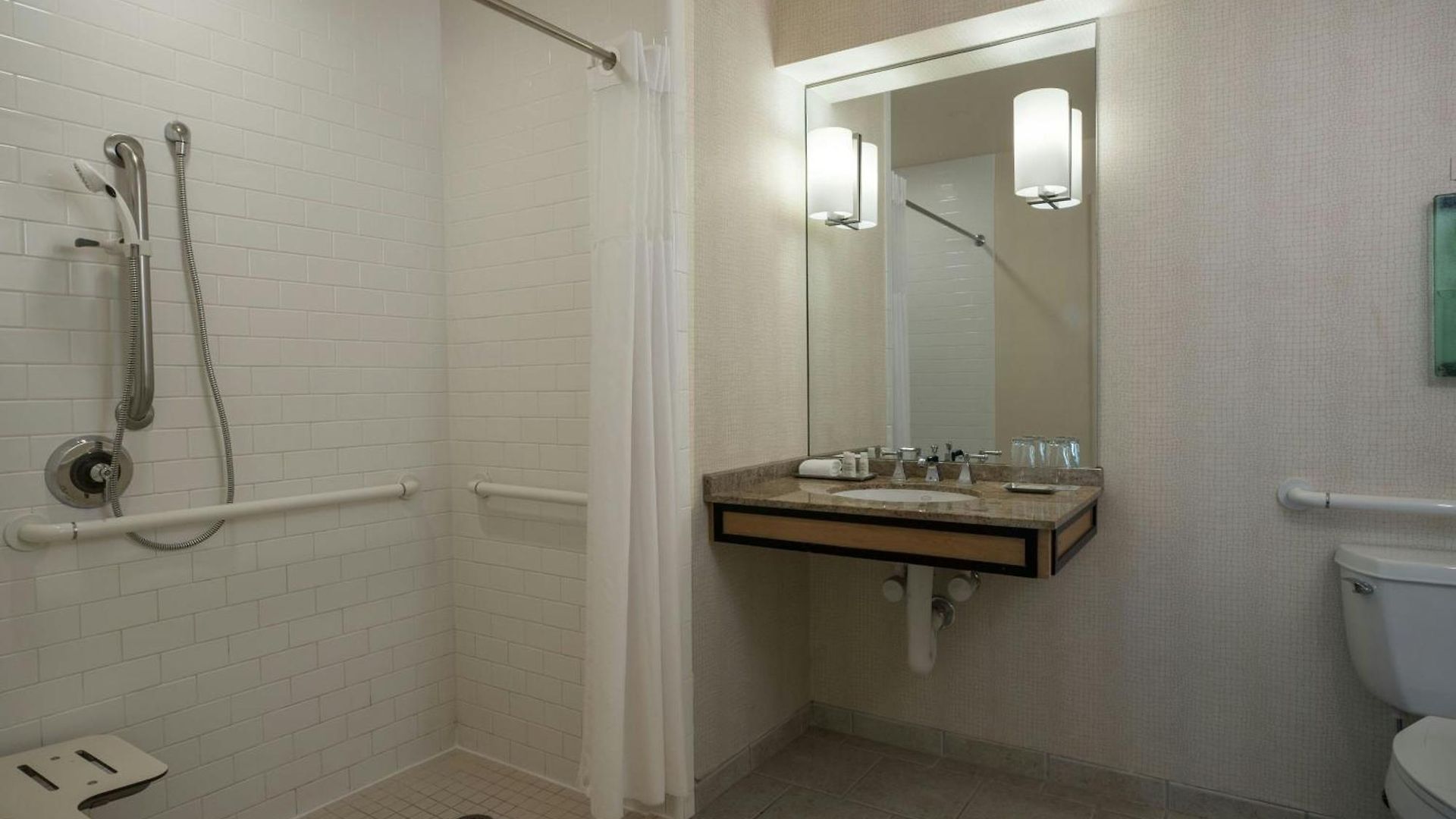 Renaissance Arts Warehouse District Hotel