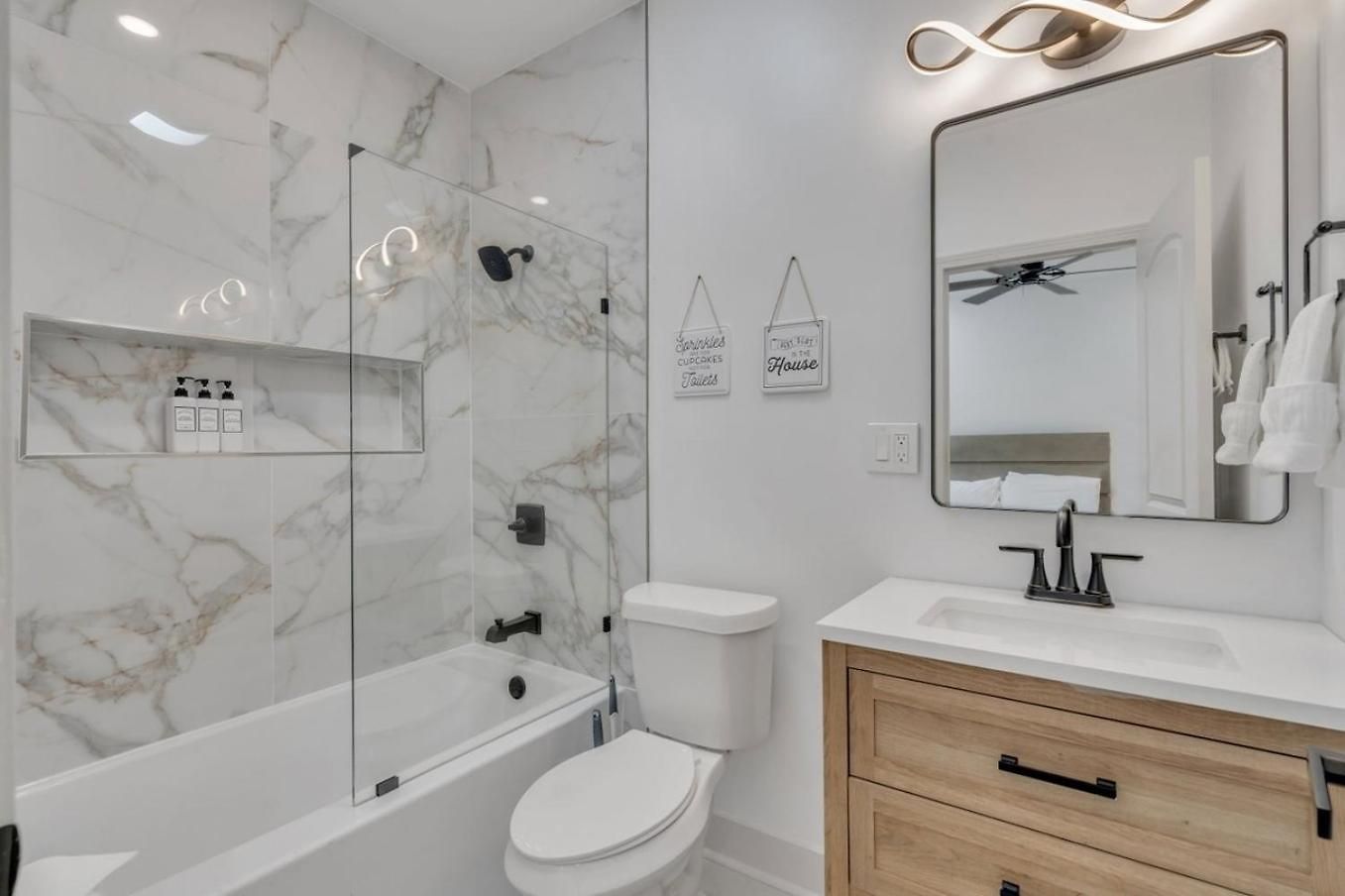 Sleeps 24-spacious Near Fq W Pool *