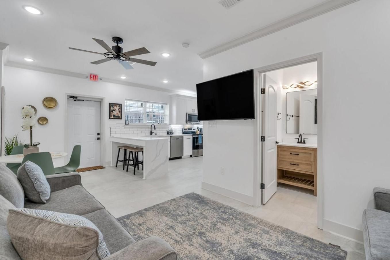 Sleeps 24-spacious Near Fq W Pool New Orleans