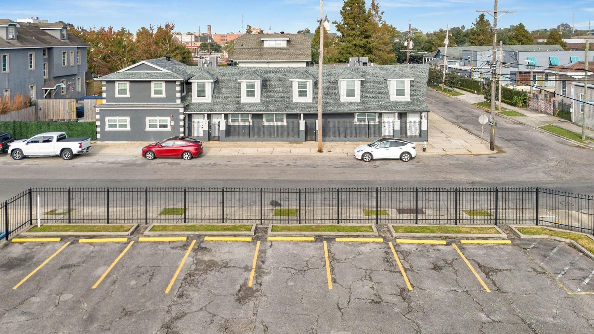 Sleeps 24-spacious Near Fq W Pool