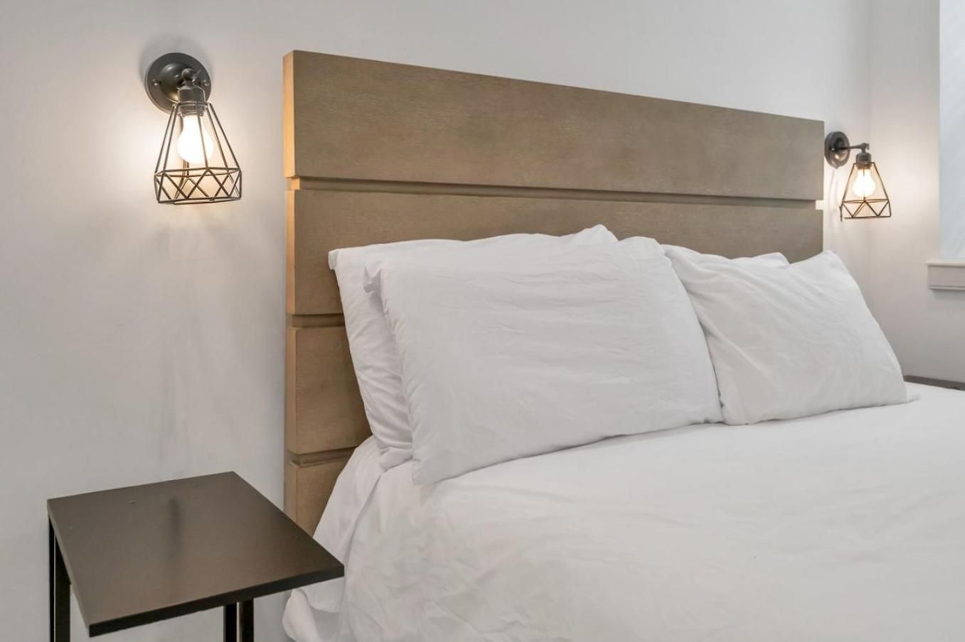 Sleeps 24-spacious Near Fq W Pool
