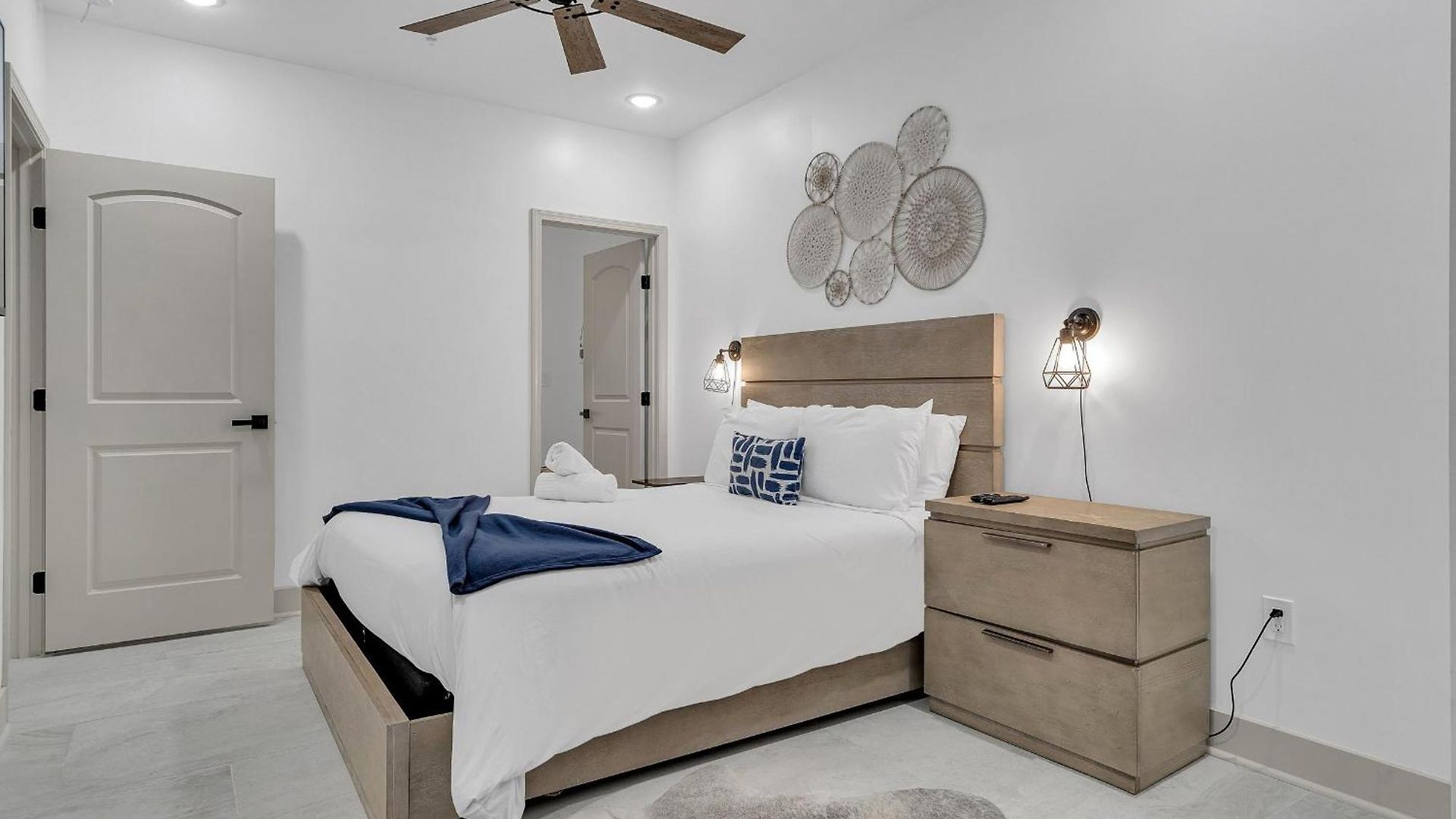 Sleeps 24-spacious Near Fq W Pool *