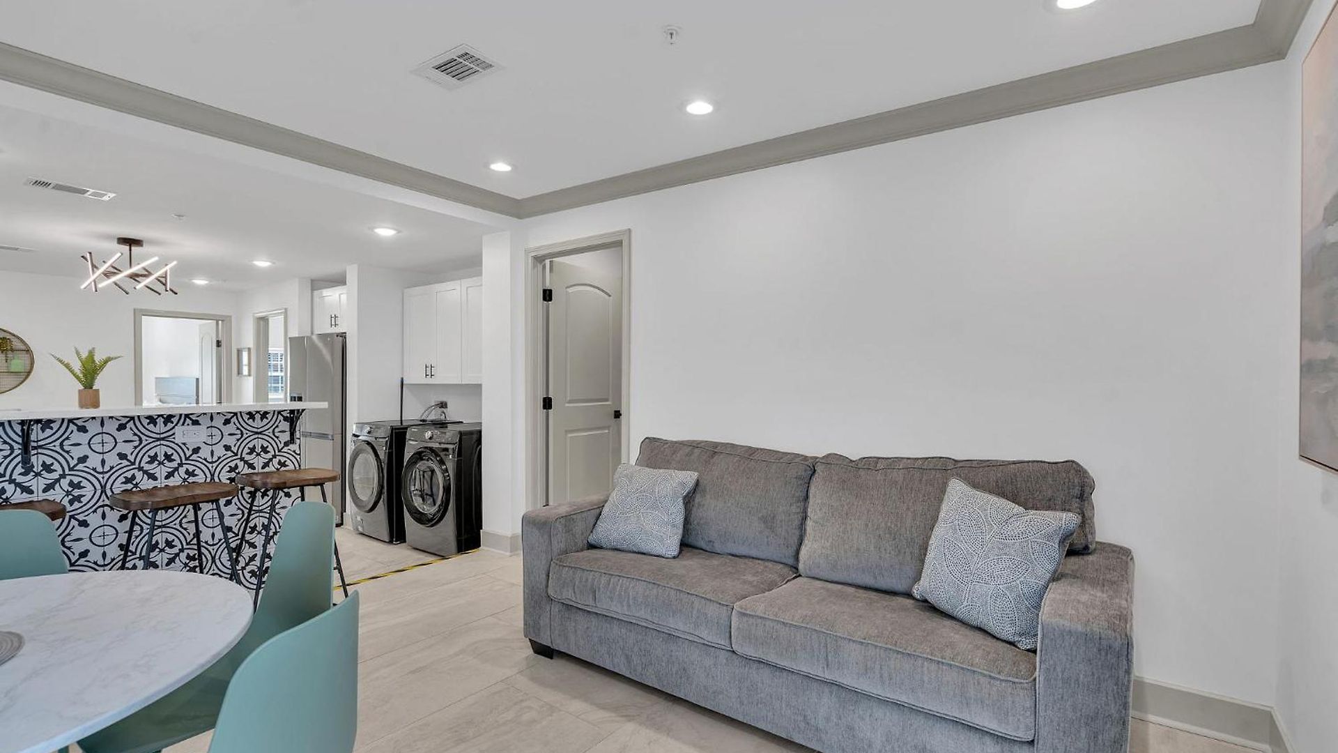 Hotel Sleeps 24-spacious Near Fq W Pool New Orleans