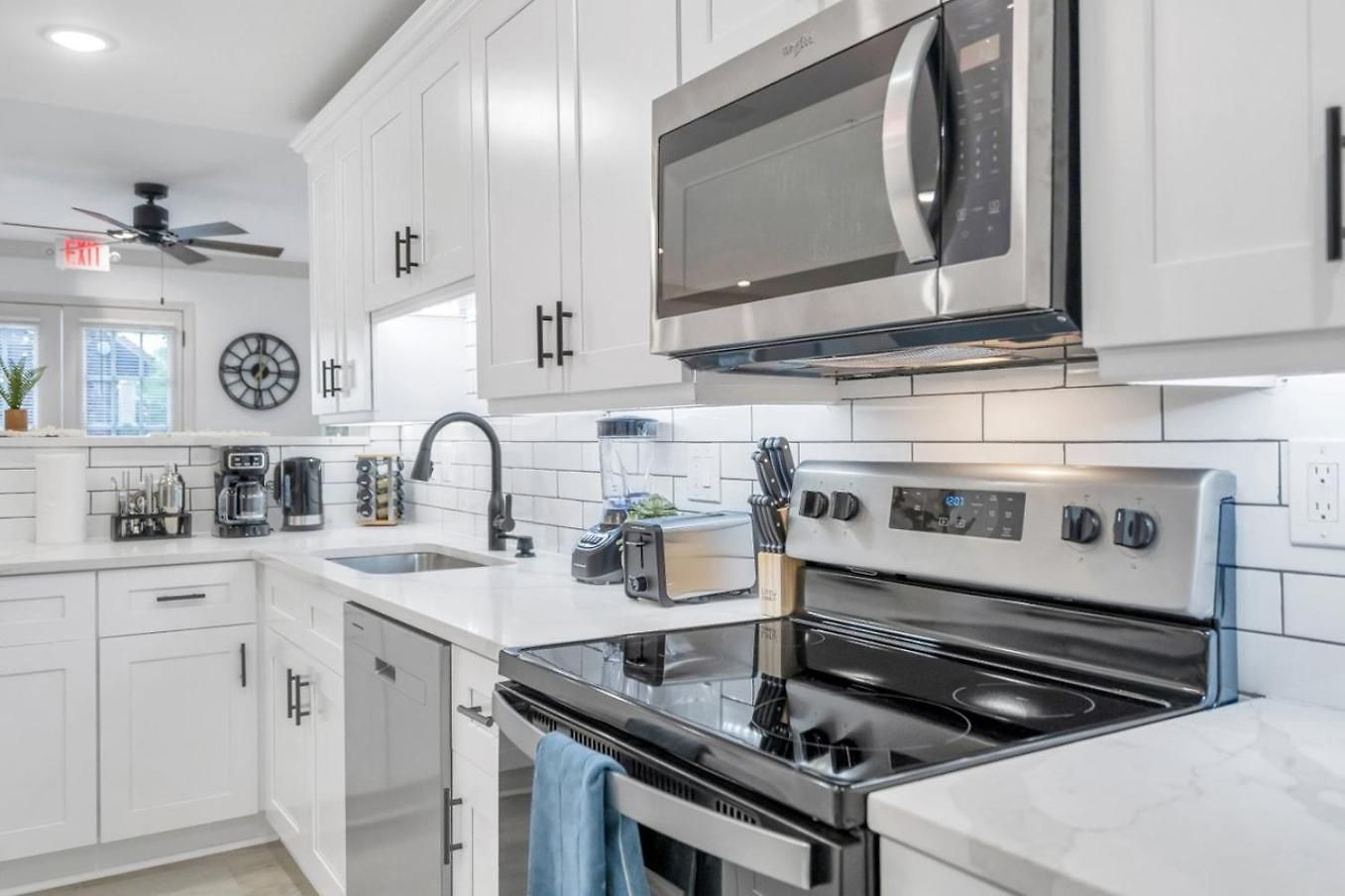 Sleeps 24-spacious Near Fq W Pool New Orleans