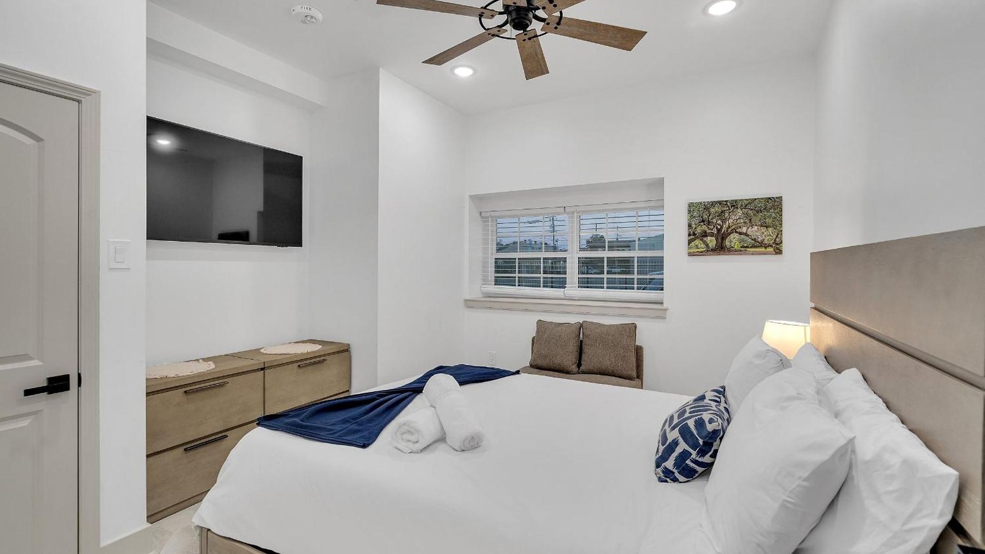 Sleeps 24-spacious Near Fq W Pool Hotel *