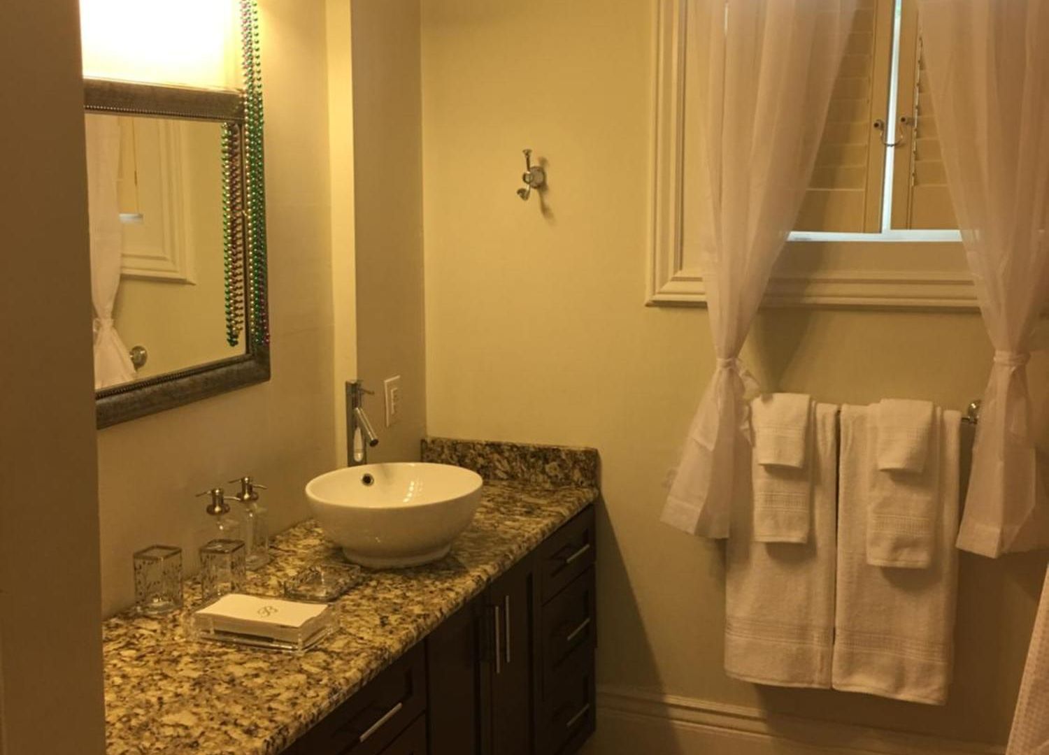 Apartment Spacious Napoleon Ave Mardi Gras New Orleans