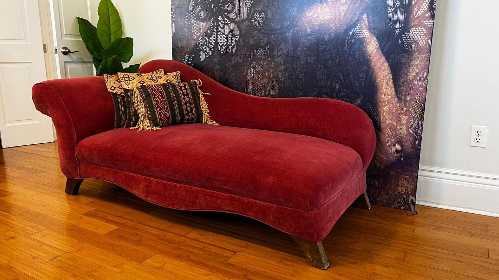 Spacious Napoleon Ave Mardi Gras Apartment *