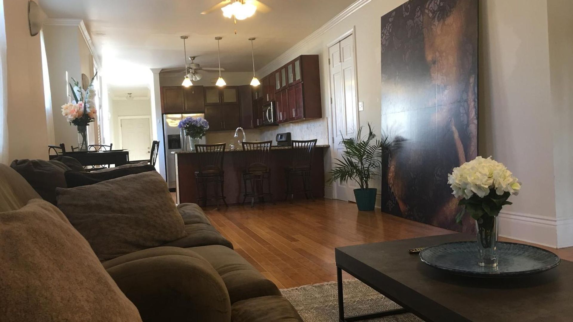 Spacious Napoleon Ave Mardi Gras
