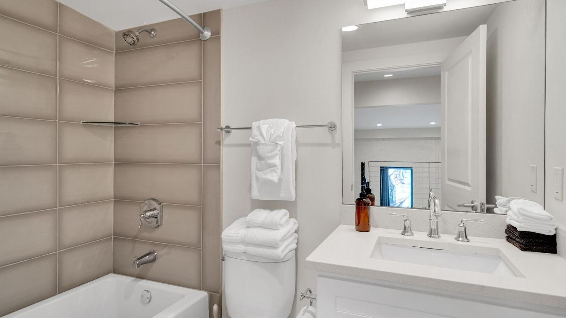 Holiday home Chic Getaway Across From French Quarter *