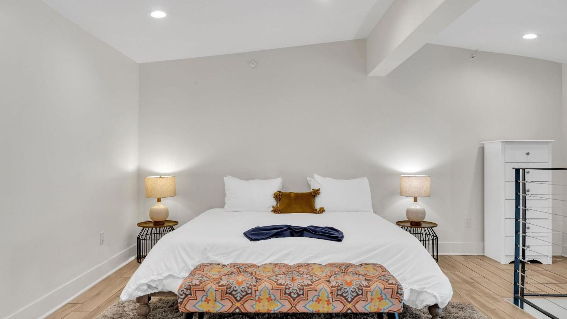 Chic Getaway Across From French Quarter Holiday home *