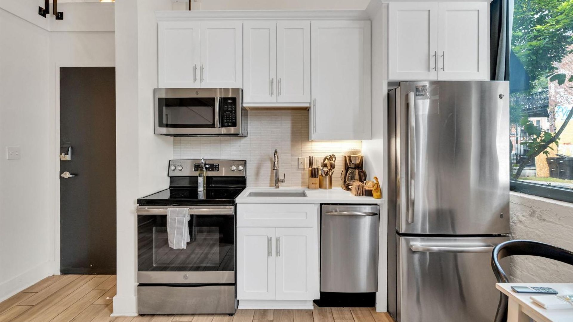 Chic Getaway Across From French Quarter * New Orleans