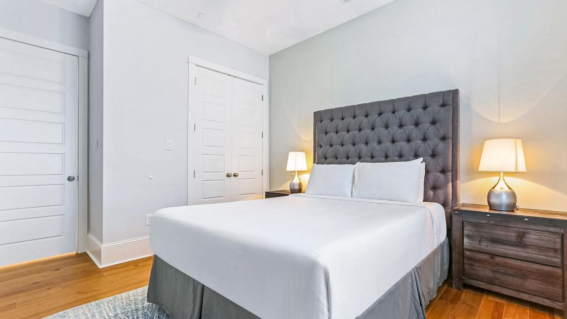 Hosteeva Stunning 4 Bedroom W Pool Steps To St Charles Ave Apartment *