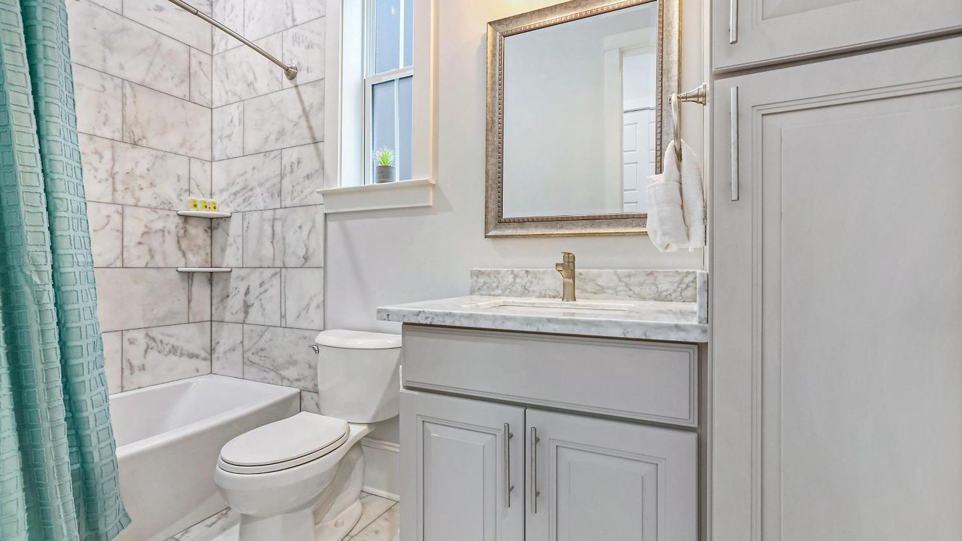 Hosteeva Stunning 4 Bedroom W Pool Steps To St Charles Ave *