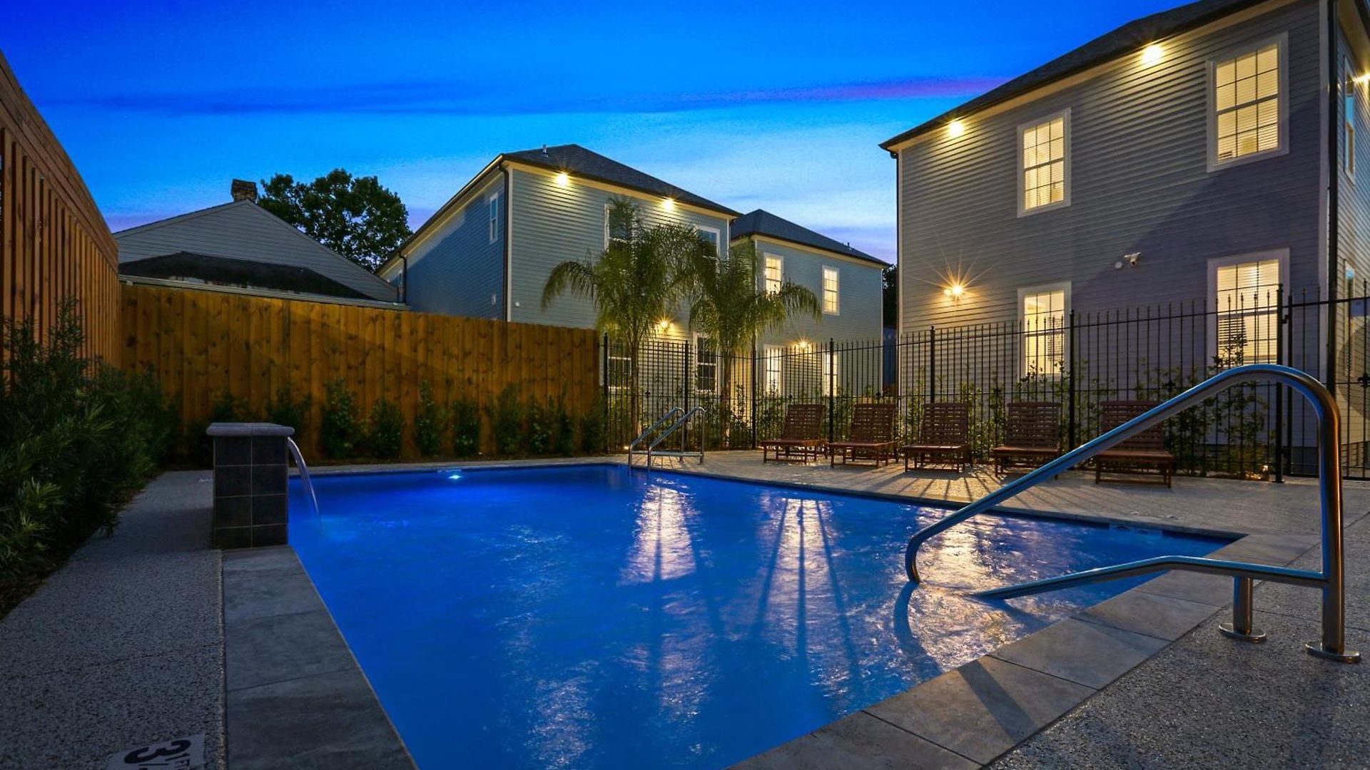 Hosteeva Stunning 4 Bedroom W Pool Steps To St Charles Ave Apartment *
