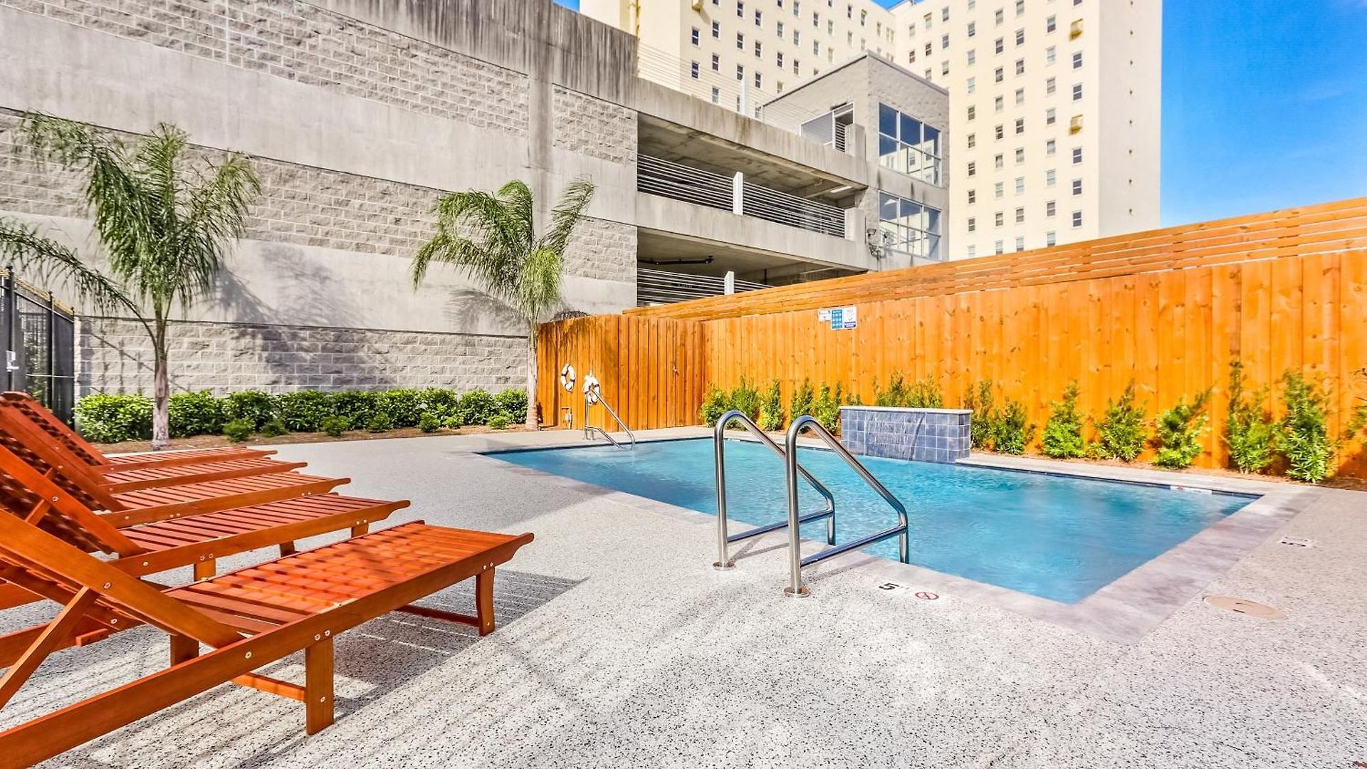 Hosteeva Stunning 4 Bedroom W Pool Steps To St Charles Ave Apartment