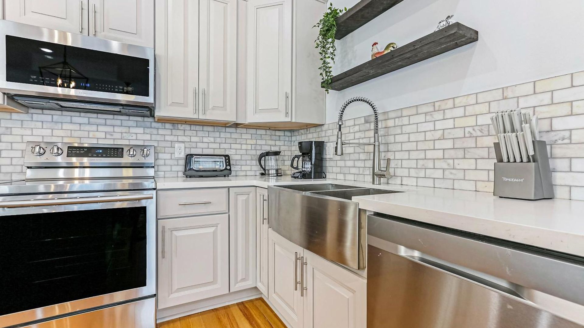 Apartment Hosteeva Stunning 4 Bedroom W Pool Steps To St Charles Ave *