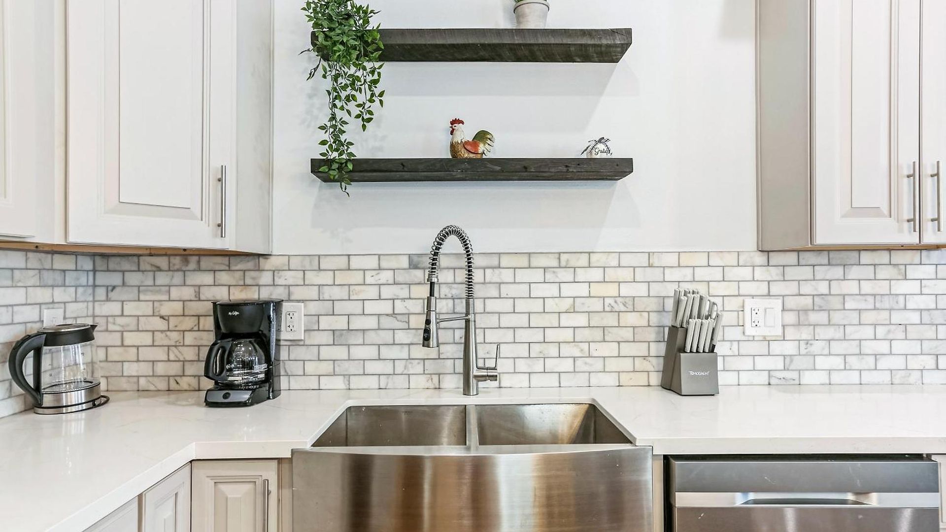 Apartment Hosteeva Stunning 4 Bedroom W Pool Steps To St Charles Ave *