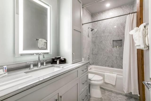 Luxury - The Oak * New Orleans