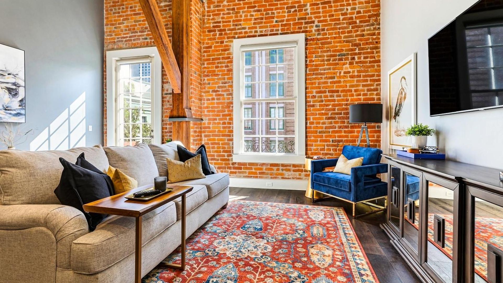 Luxury - The Rex Apartment