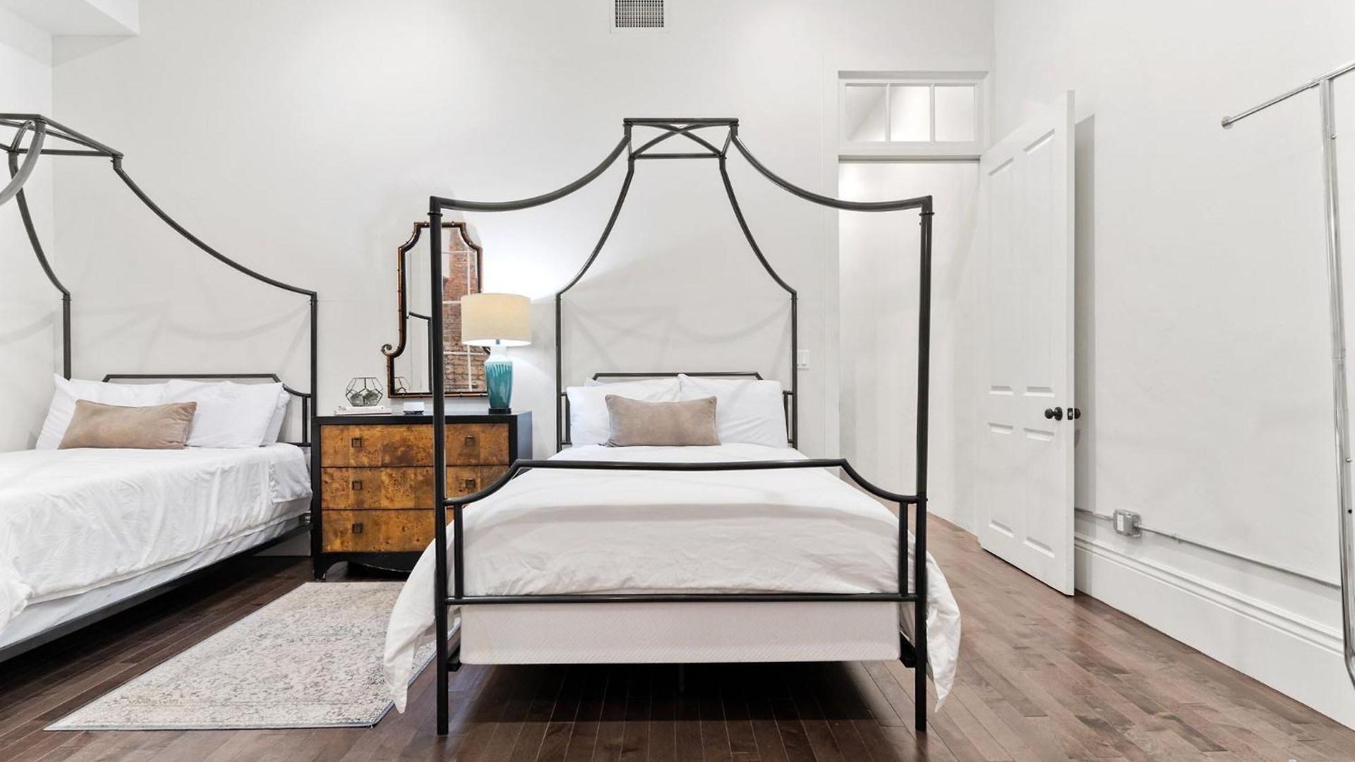 Group-friendly Nola Near Bourbon *