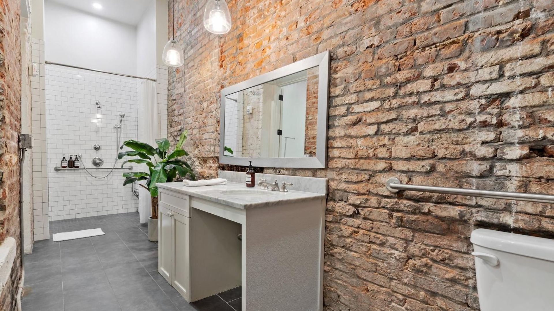 Group-friendly Nola Near Bourbon New Orleans