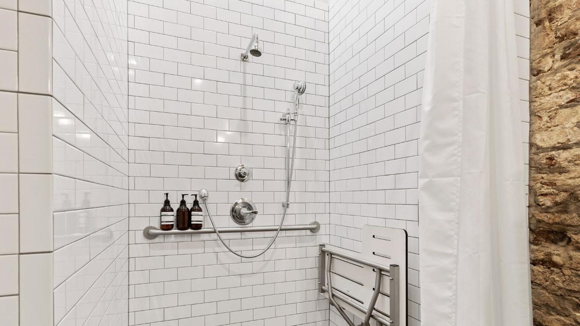 Group-friendly Nola Near Bourbon Hotel *