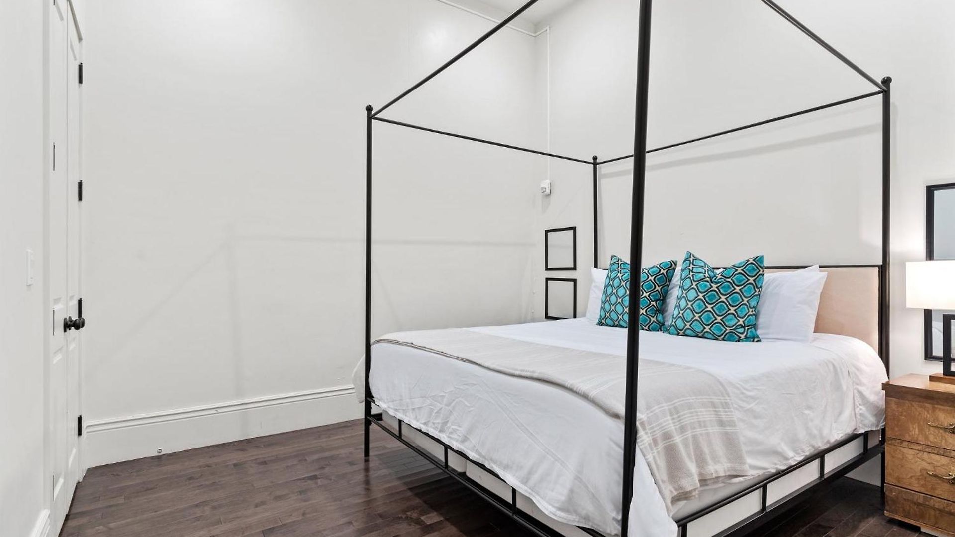 Group-friendly Nola Near Bourbon * New Orleans