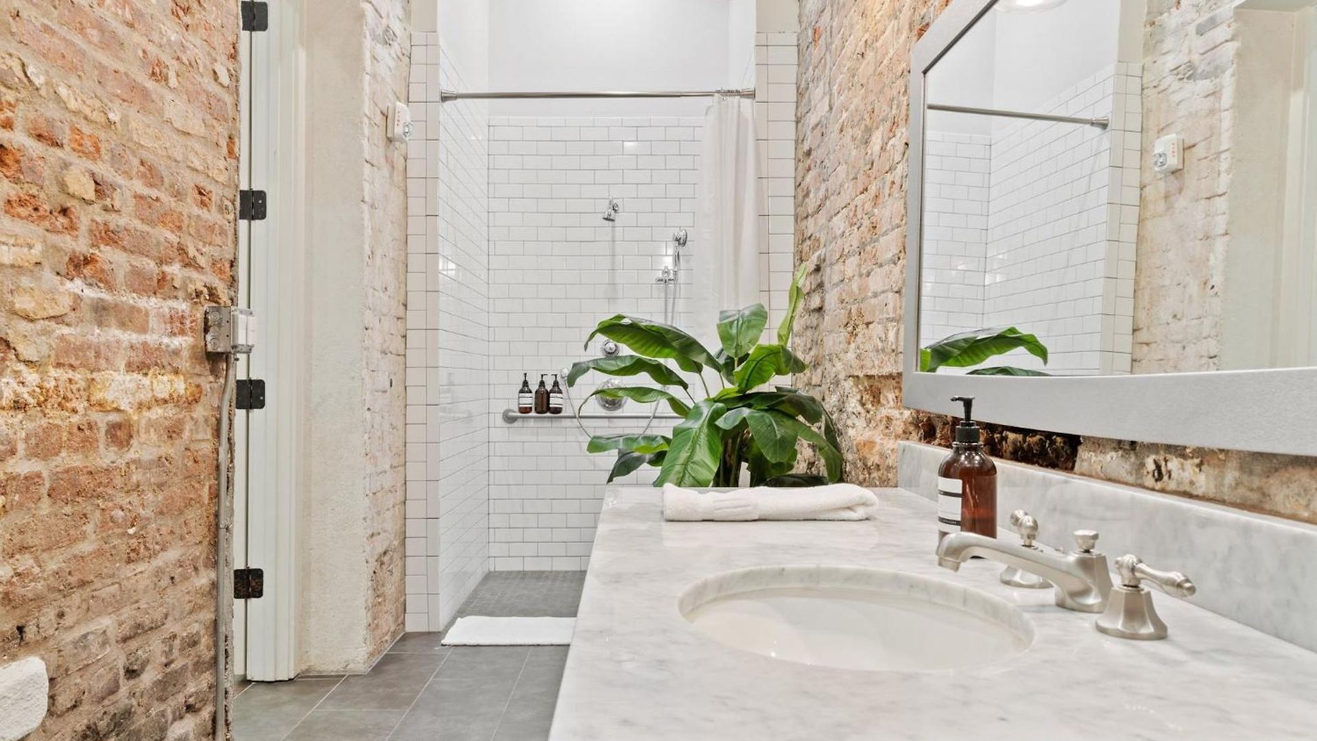 Hotel Group-friendly Nola Near Bourbon