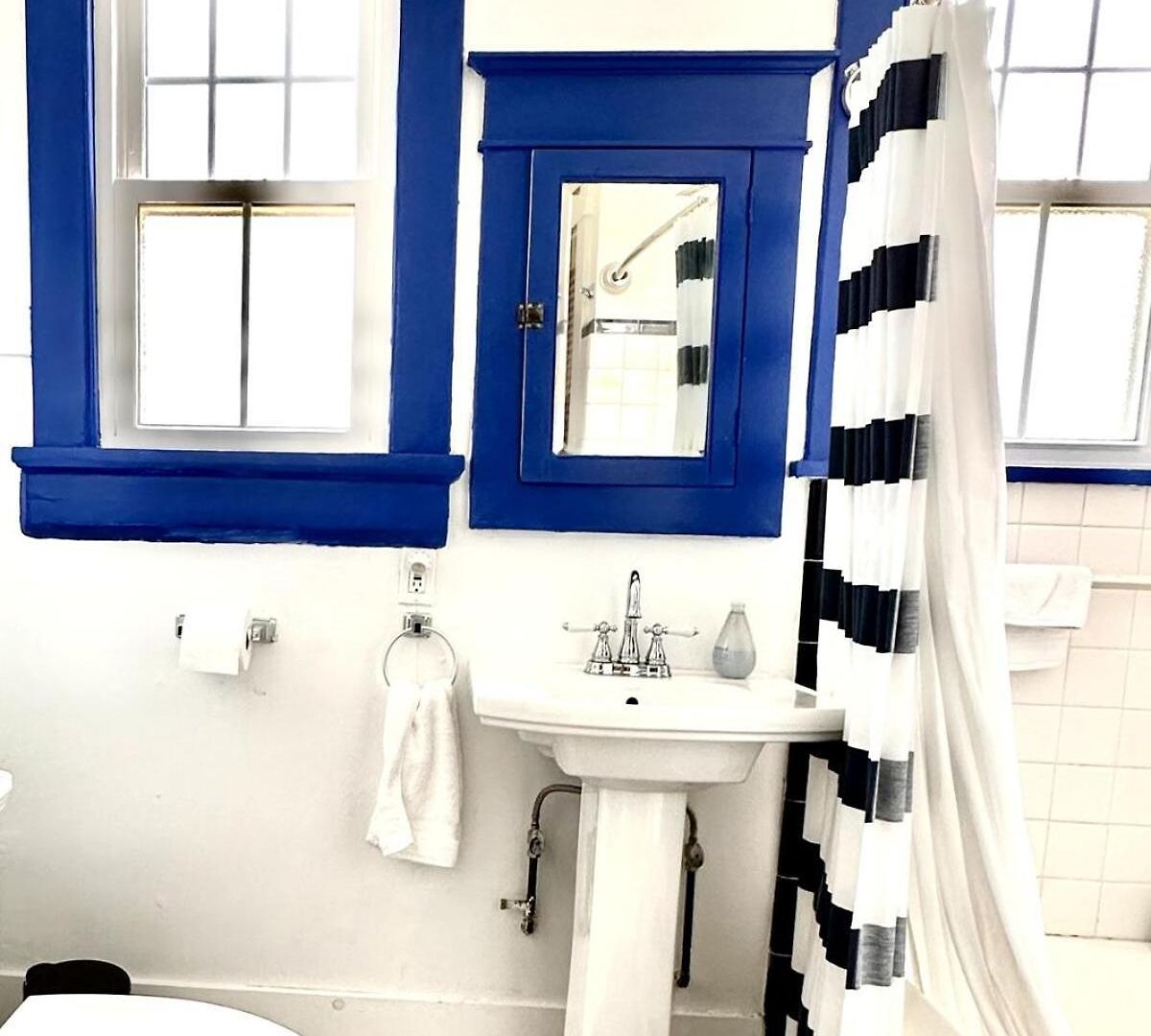 Apartment Mid 2 Br- Beautiful, Renovated Arts & Crafts Flat