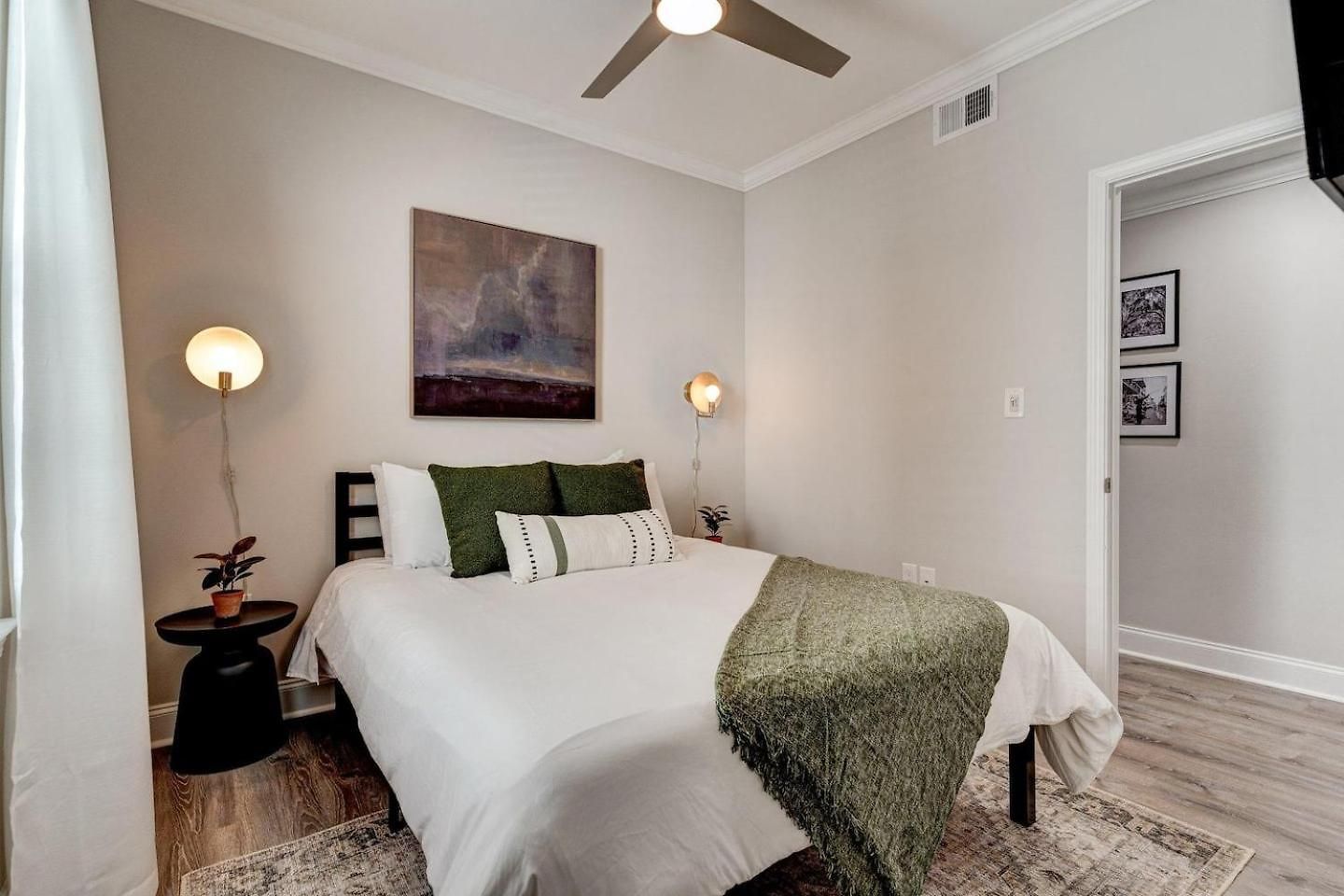 Mid-City Escape Walk To The Superdome * New Orleans