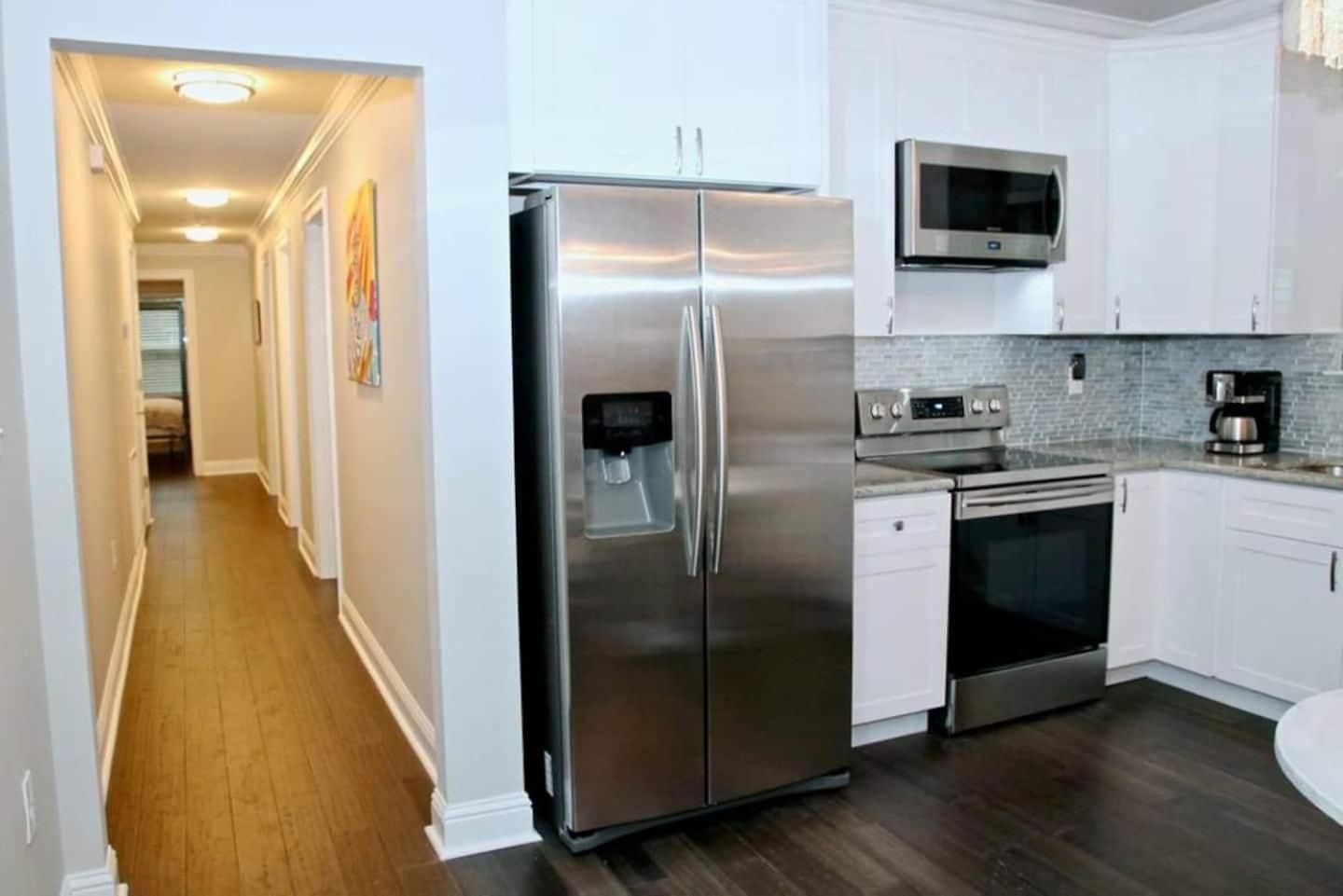 Mid-City Duplex W Workspace & Full Kitchen *
