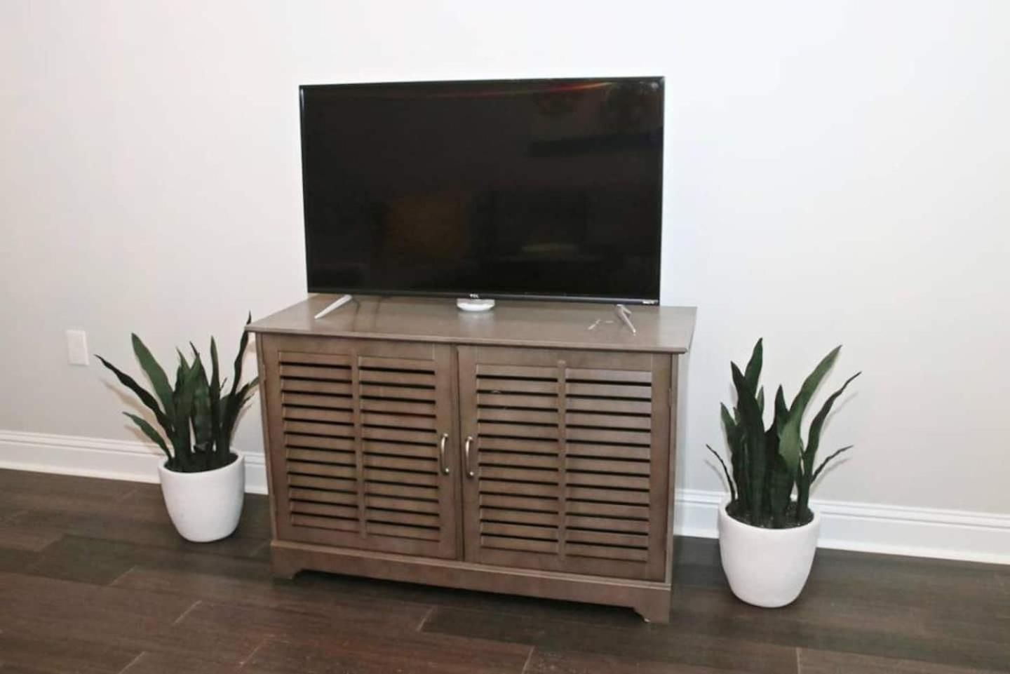 Mid-City Duplex W Workspace & Full Kitchen Holiday home