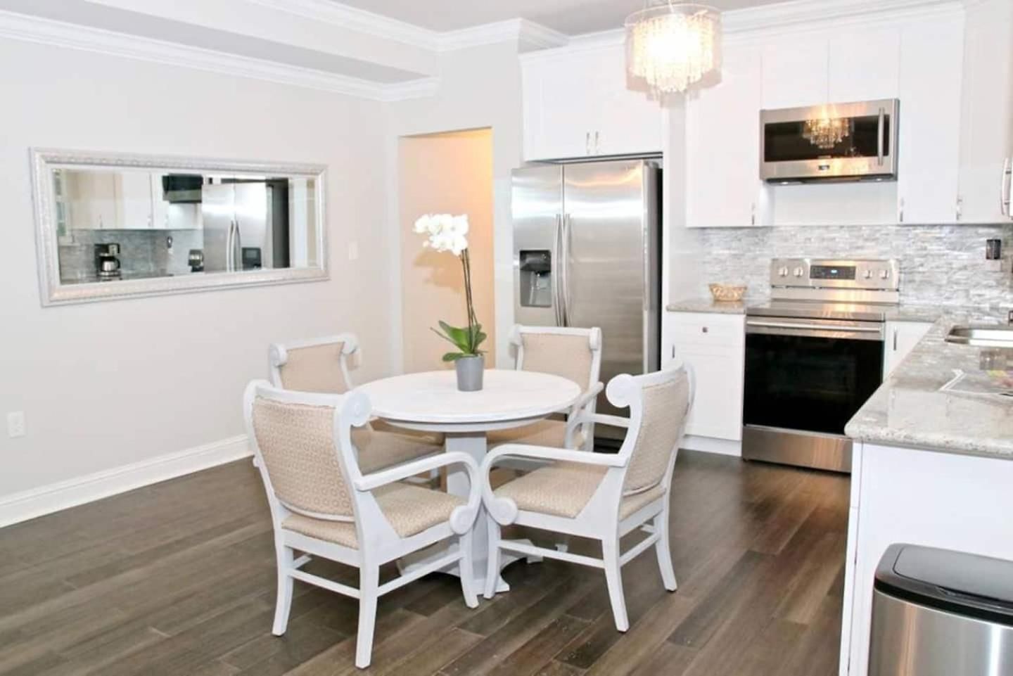 Mid-City Duplex W Workspace & Full Kitchen Holiday home New Orleans