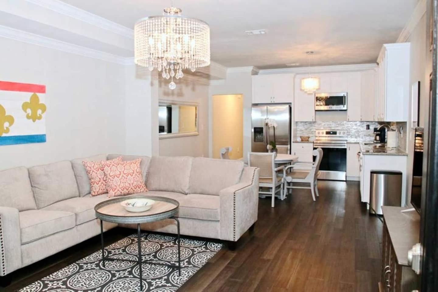 Mid-City Duplex W Workspace & Full Kitchen New Orleans