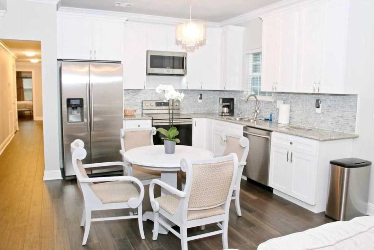 Mid-City Duplex W Workspace & Full Kitchen *