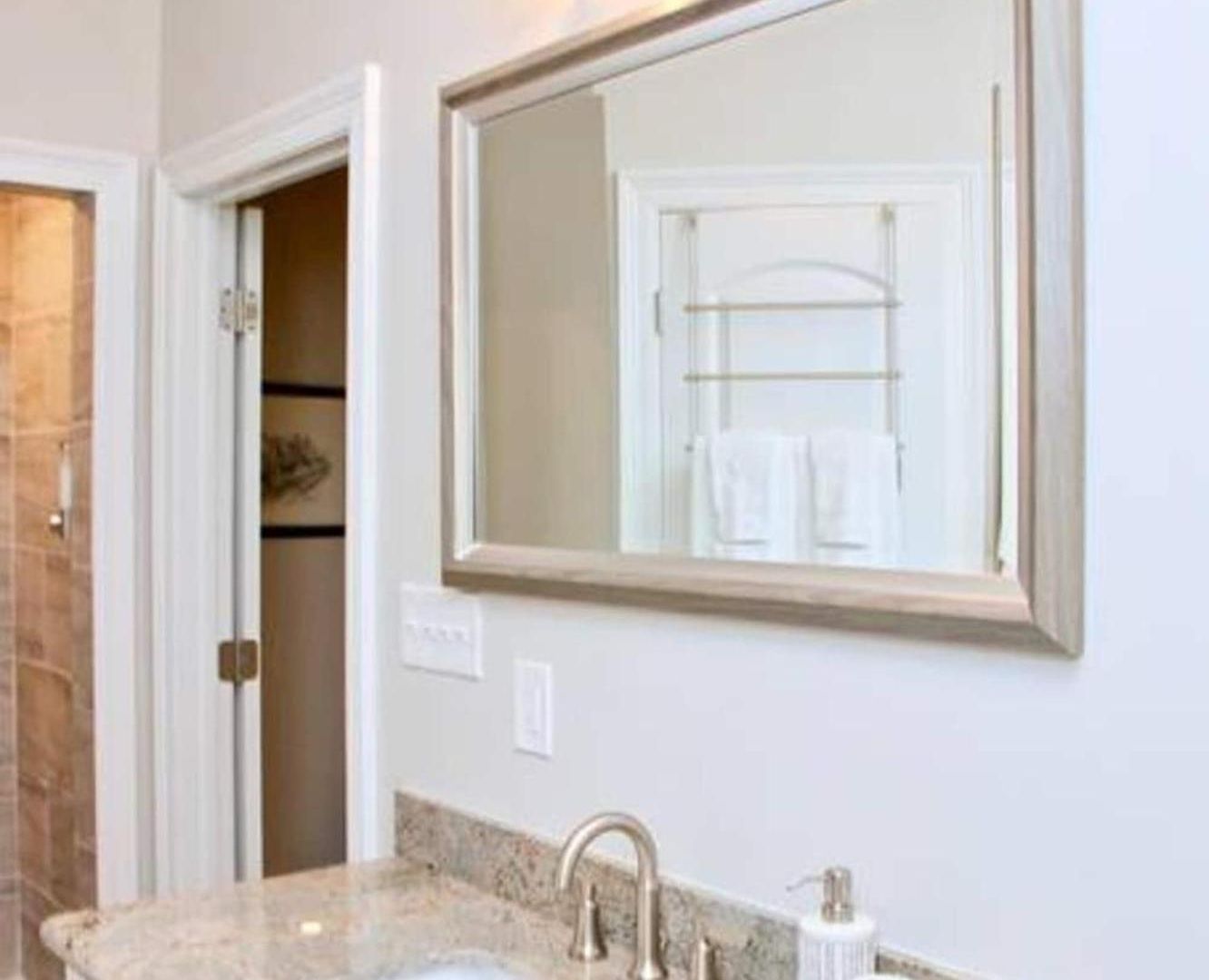 Mid-City Duplex W Workspace & Full Kitchen Holiday home