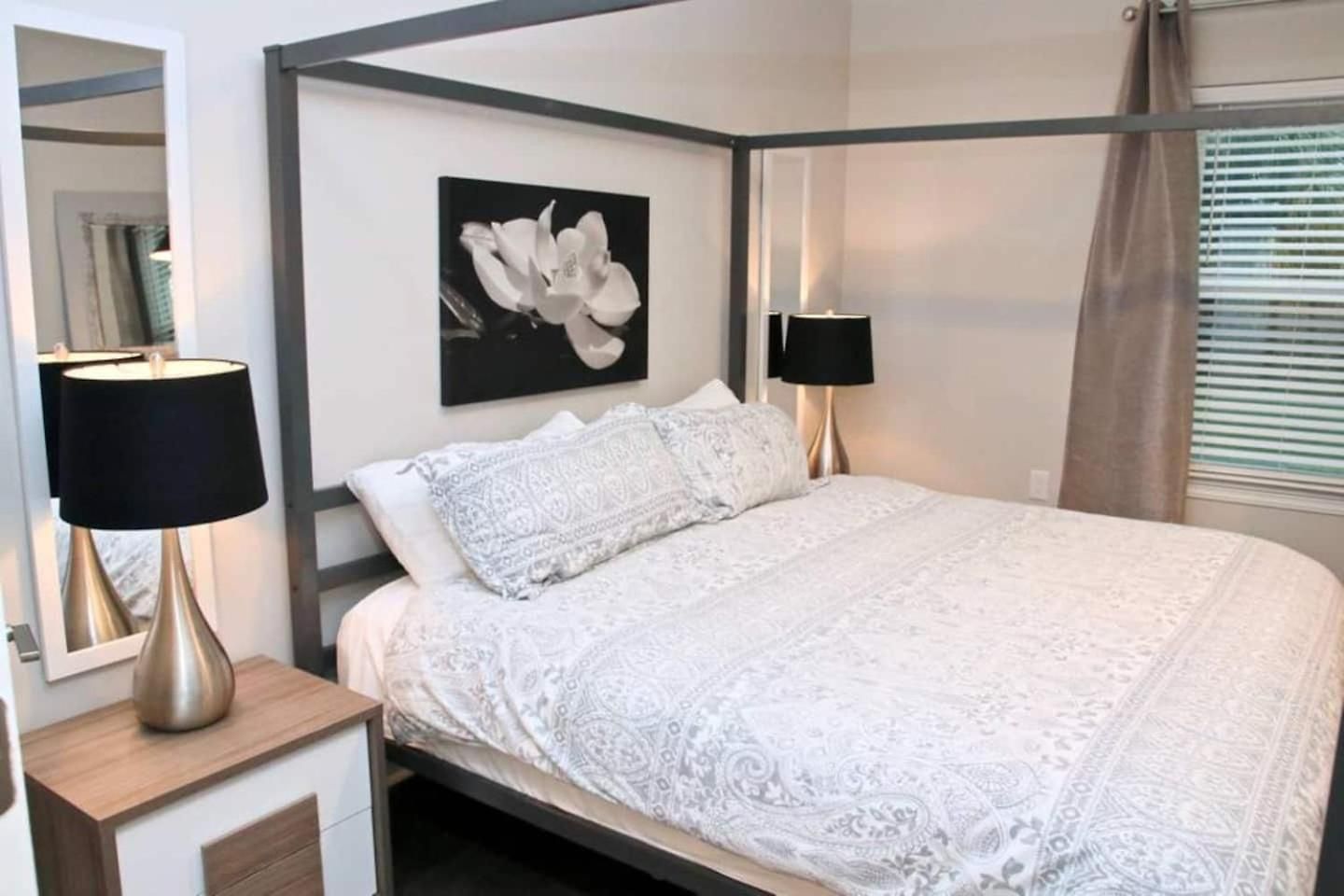 Mid-City Duplex W Workspace & Full Kitchen * New Orleans