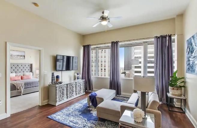 Beautiful Walk To French Quarter, Pool, Gym, View Apartment