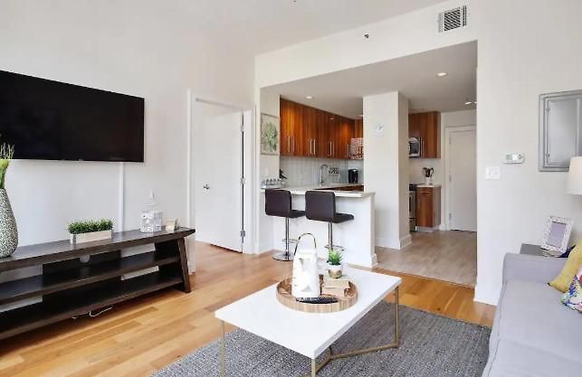 Apartment Beautiful Walk To French Quarter, Pool, Gym, View
