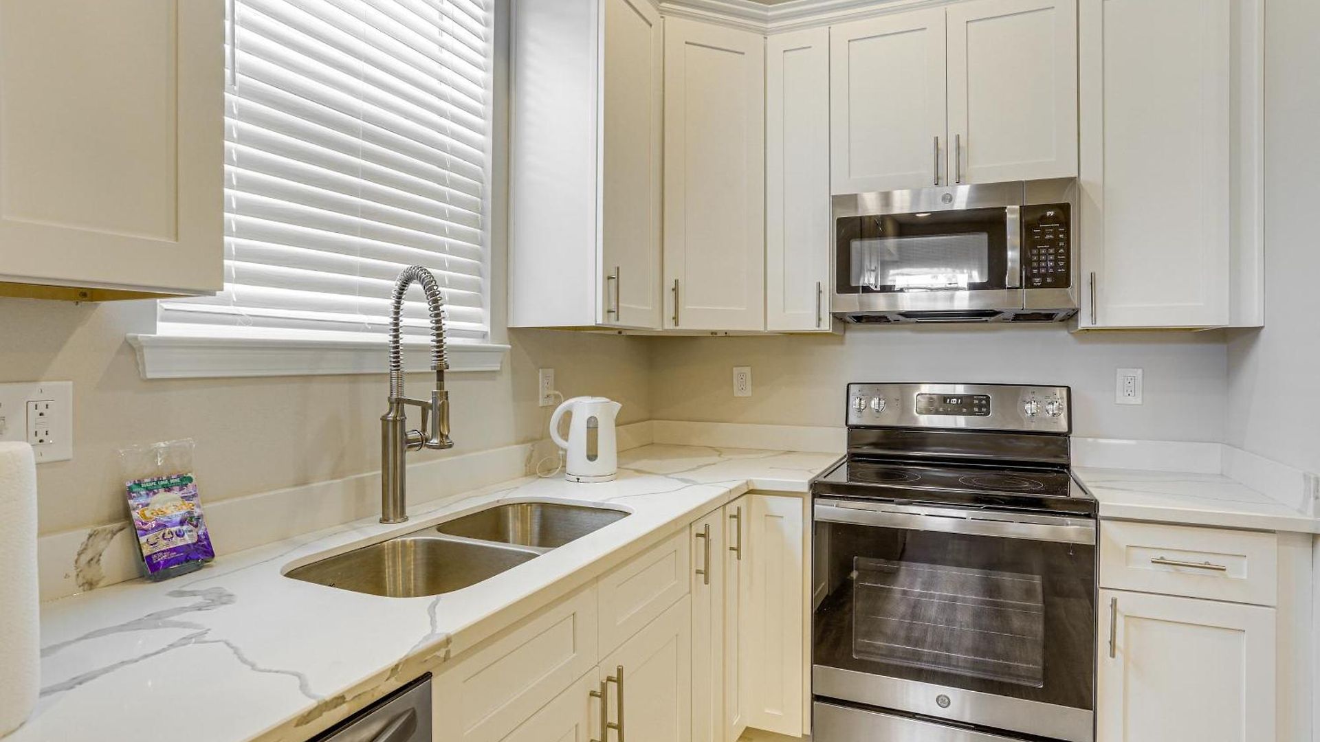 Holiday home 1 Mi To Caesars Superdome: Contemporary Nola Abode