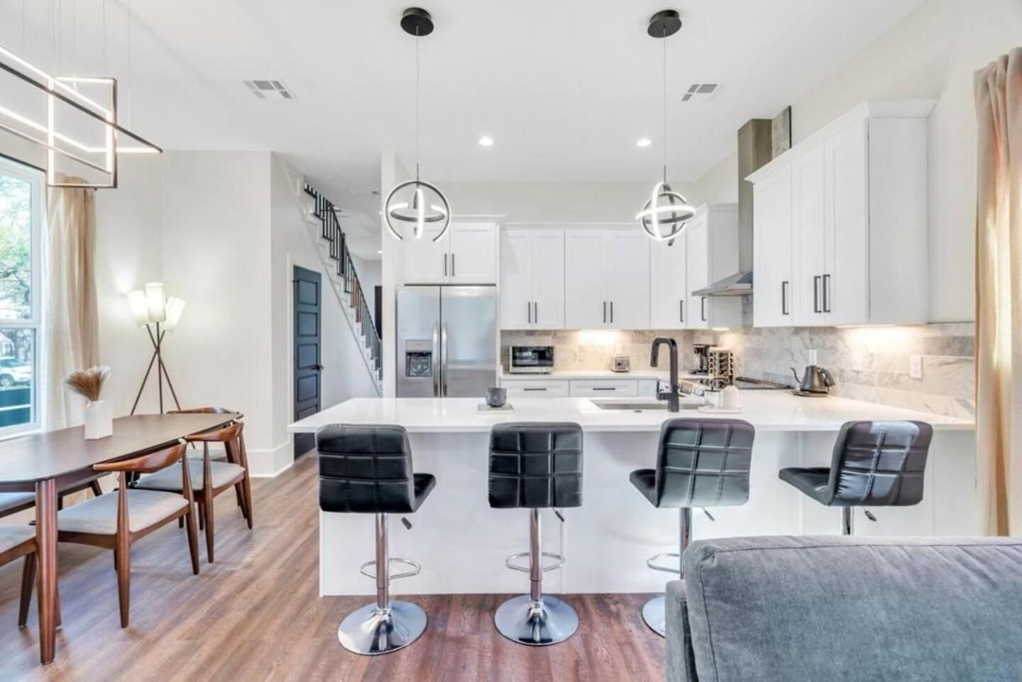 5Br Retreat W Fire Pit, Balcony & Backyard Oasis Holiday home *